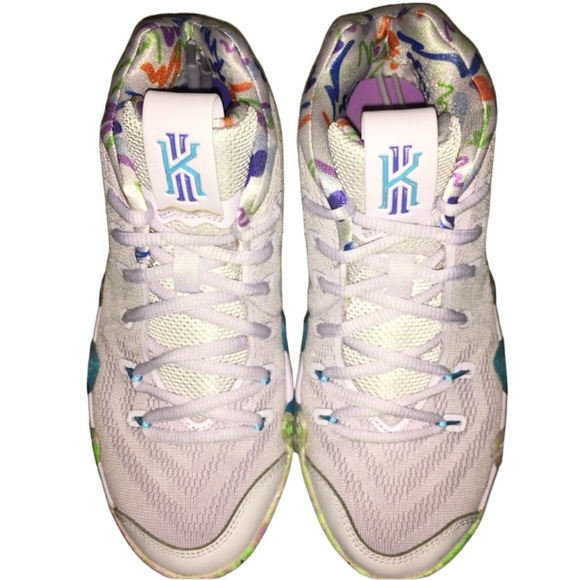 Nike KYRIE 90s (Multicolor) Boys Size: (NIB)